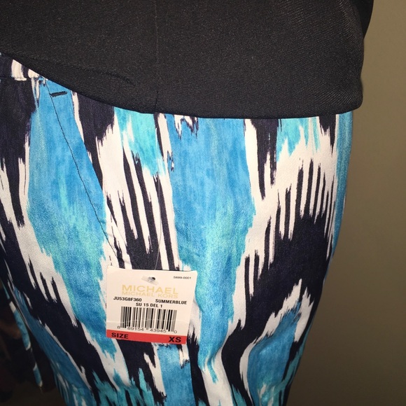 💚 $20 MARKDOWN MICHAEL KORS shorts with pockets - Picture 4 of 6